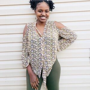 Xhilaration Secret Garden Pink/Yellow Cold Shoulder Tie neck Flowy Blouse NWT